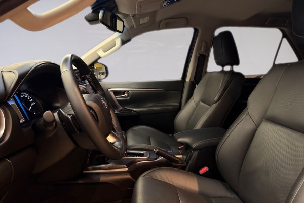 TOYOTA HILUX SW4 2.8 D-4D TURBO DIESEL SRX 7L 4X4 AUTOMÁTICO 2021/2022