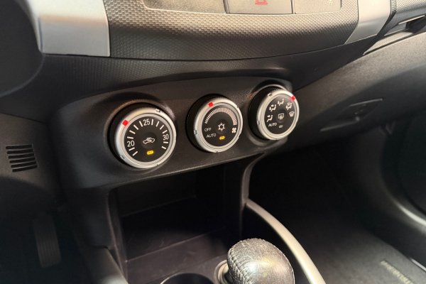 MITSUBISHI OUTLANDER 2.0 16V GASOLINA 4P AUTOMÁTICO 2011/2012