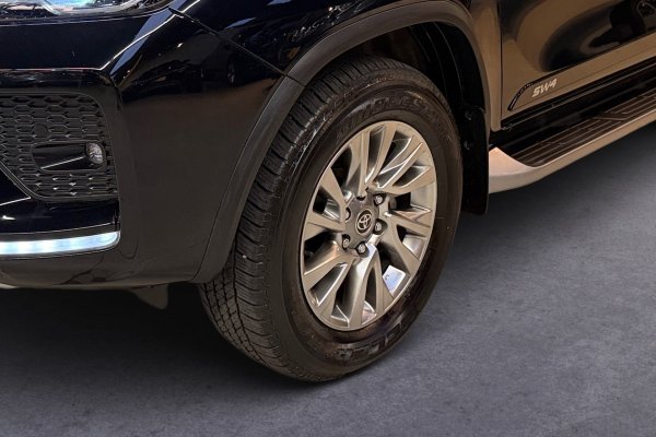 TOYOTA HILUX SW4 2.8 D-4D TURBO DIESEL SRX 7L 4X4 AUTOMÁTICO 2021/2022