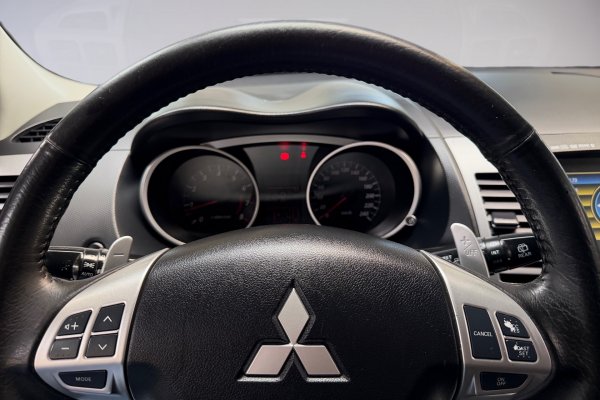 MITSUBISHI OUTLANDER 2.0 16V GASOLINA 4P AUTOMÁTICO 2011/2012