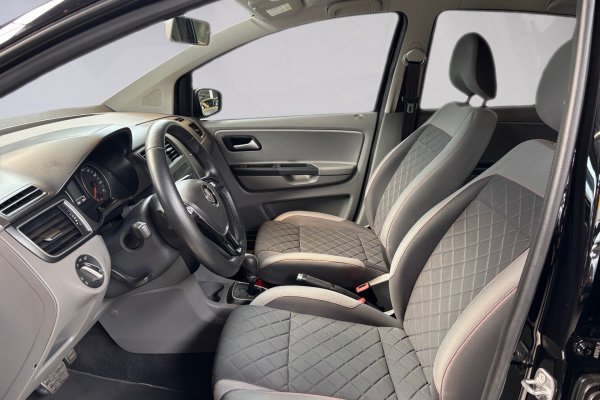 VOLKSWAGEN Fox 1.6 MSI HIGHLINE 16V FLEX 4P AUTOMATIZADO 2016/2016 VOLKSWAGEN Fox 1.6 MSI HIGHLINE 16V FLEX 4P AUTOMATIZADO 2016/2016