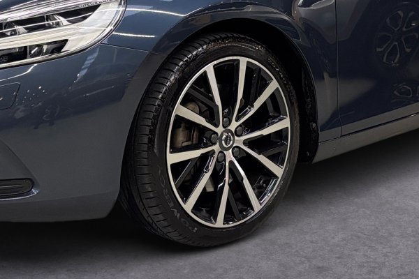 VOLVO V40 2.0 T4 MOMENTUM GASOLINA 4P AUTOMÁTICO 2017/2018 VOLVO V40 2.0 T4 MOMENTUM GASOLINA 4P AUTOMÁTICO 2017/2018