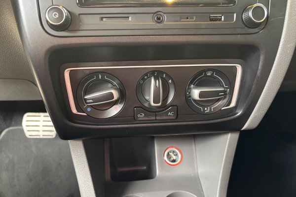 VOLKSWAGEN Fox 1.6 MSI HIGHLINE 16V FLEX 4P AUTOMATIZADO 2016/2016 VOLKSWAGEN Fox 1.6 MSI HIGHLINE 16V FLEX 4P AUTOMATIZADO 2016/2016