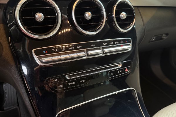 MERCEDES-BENZ C 180 1.6 CGI AVANTGARDE 16V TURBO GASOLINA 4P AUTOMÁTICO 2016/2016 MERCEDES-BENZ C 180 1.6 CGI AVANTGARDE 16V TURBO GASOLINA 4P AUTOMÁTICO 2016/2016