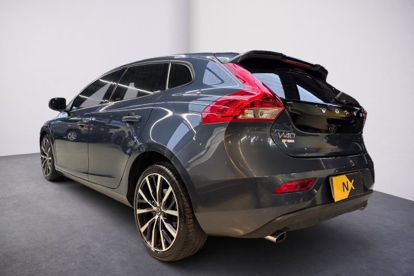 VOLVO V40 2.0 T4 MOMENTUM GASOLINA 4P AUTOMÁTICO 2017/2018 VOLVO V40 2.0 T4 MOMENTUM GASOLINA 4P AUTOMÁTICO 2017/2018