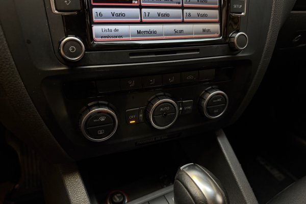 VOLKSWAGEN Jetta 2.0 COMFORTLINE 120CV FLEX 4P TIPTRONIC 2013/2013