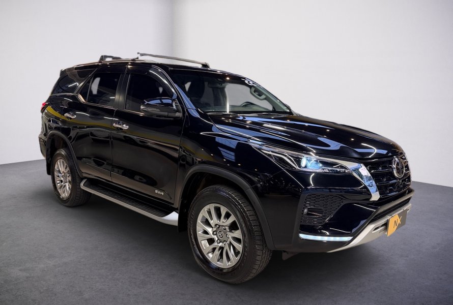 TOYOTA HILUX SW4 2.8 D-4D TURBO DIESEL SRX 7L 4X4 AUTOMÁTICO 2021/2022